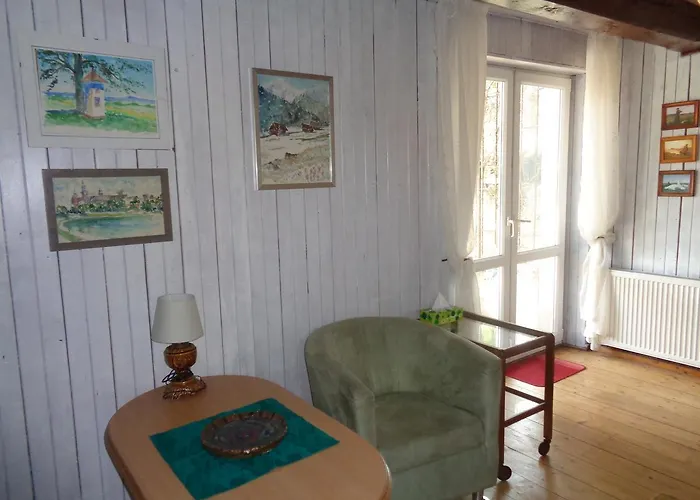 Uroczy Domek Z Ogrodem I Tarasem