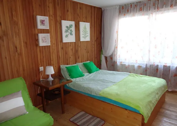 Uroczy Domek Z Ogrodem I Tarasem